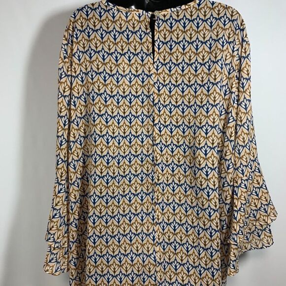 Weekend Suzanne Betro Abstract Key Hole Bell Sleeve Tunic - Picture 9 of 15